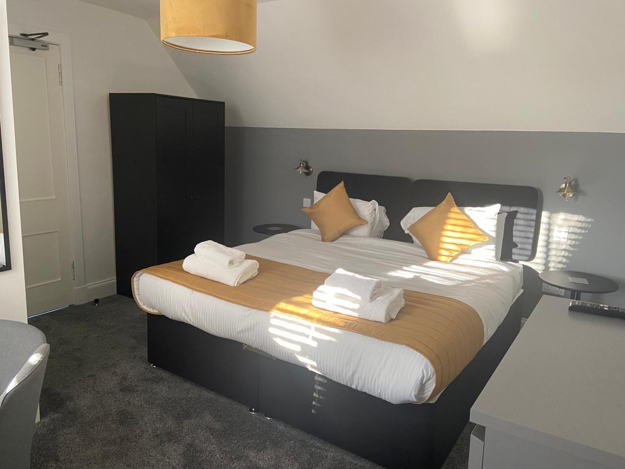 The Station Hotel Alness Bagian luar foto